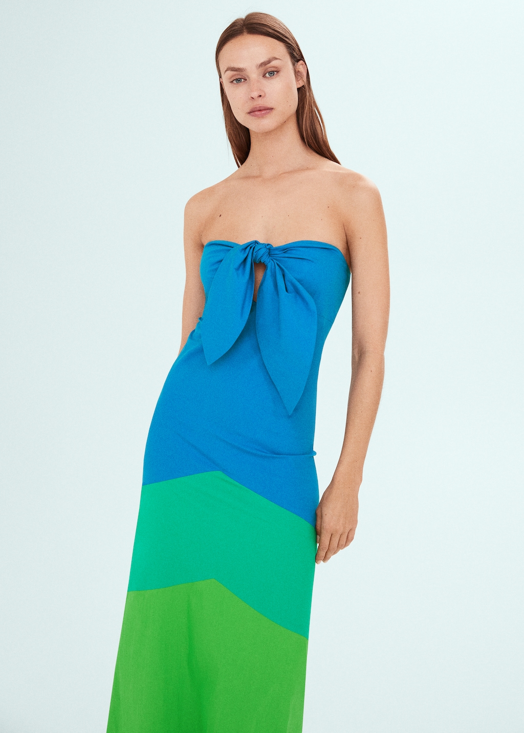 Multi-colored dress with knot neckline - Medium plane