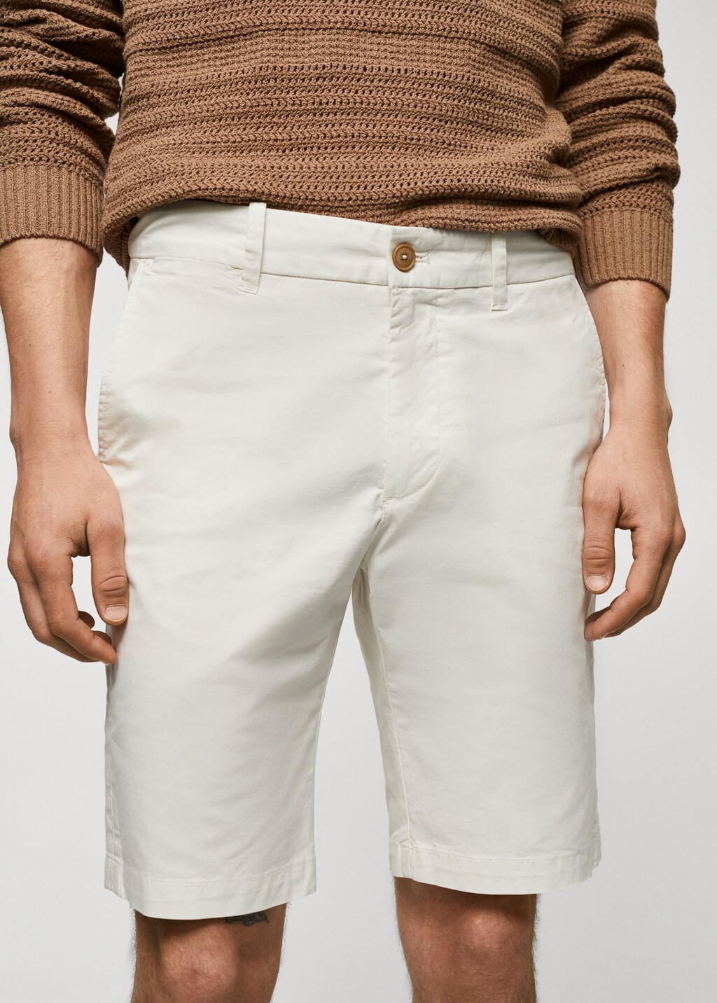 Slim-fit chino cotton bermuda shorts - Details of the article 1