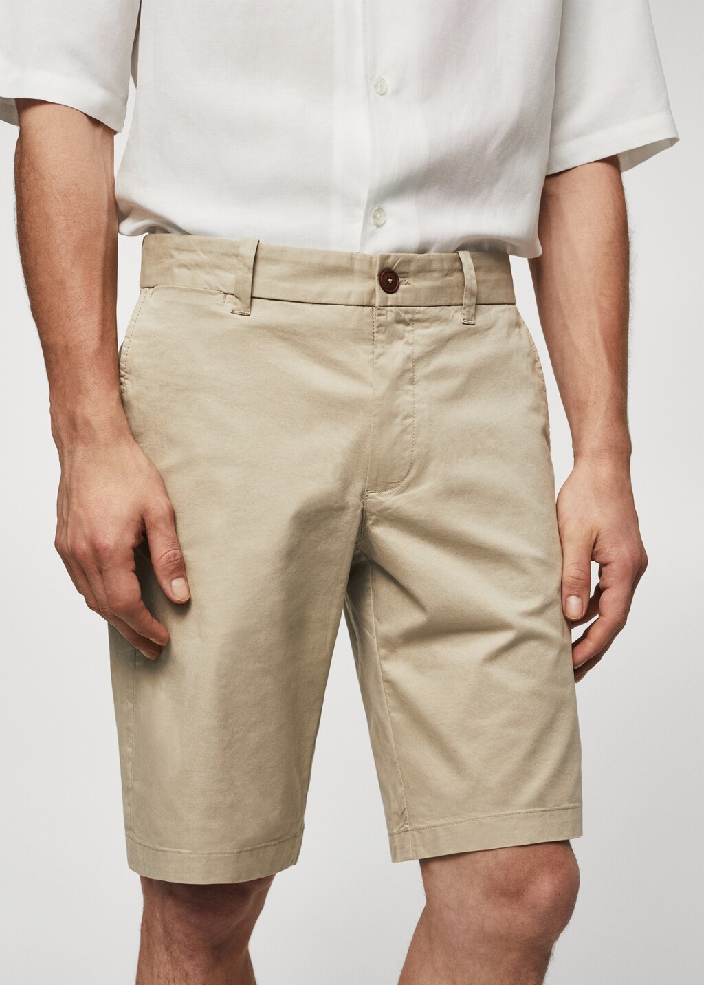 Slim-Fit-Bermudashorts im Chino-Stil aus Baumwolle - Detail des Artikels 1