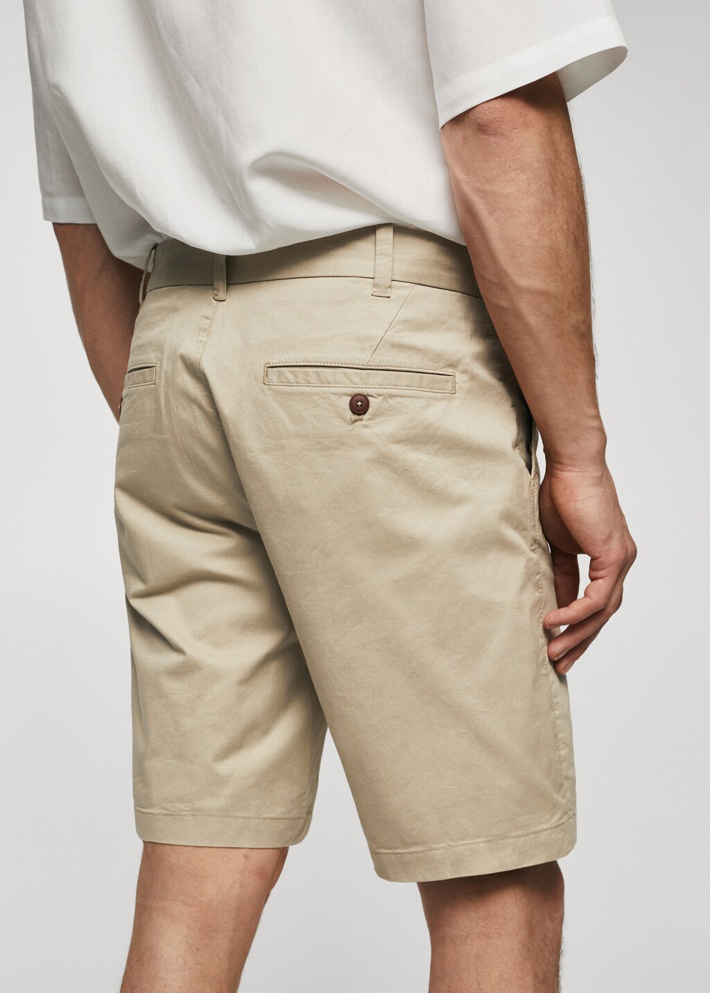 Slim-Fit-Bermudashorts im Chino-Stil aus Baumwolle - Detail des Artikels 2