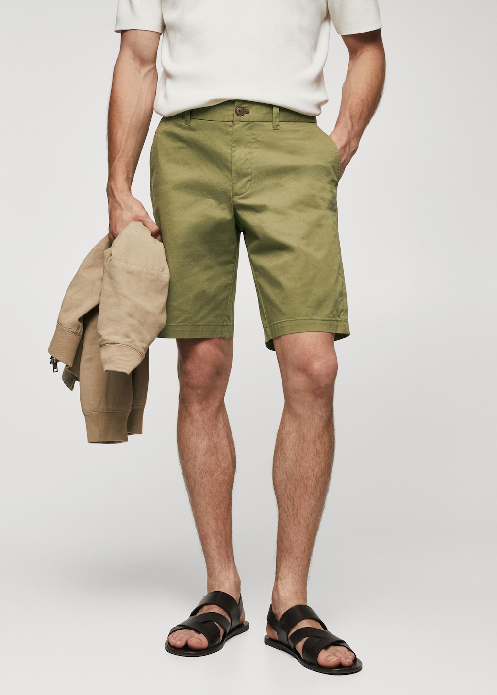 Slim-Fit-Bermudashorts im Chino-Stil aus Baumwolle - Mittlere Ansicht