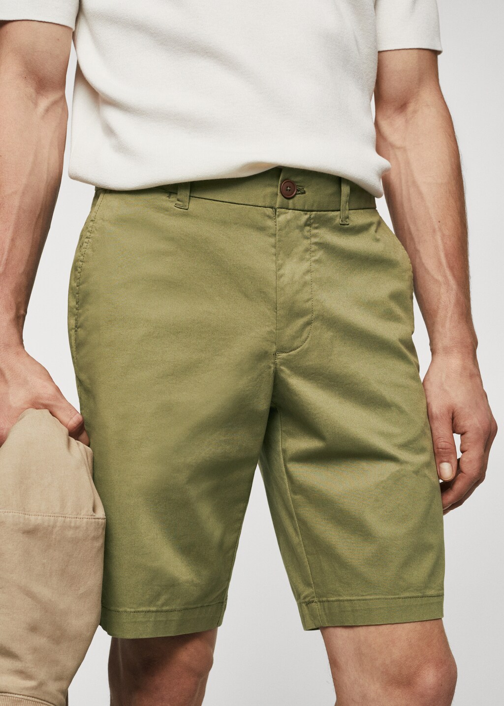 Slim-Fit-Bermudashorts im Chino-Stil aus Baumwolle - Detail des Artikels 1