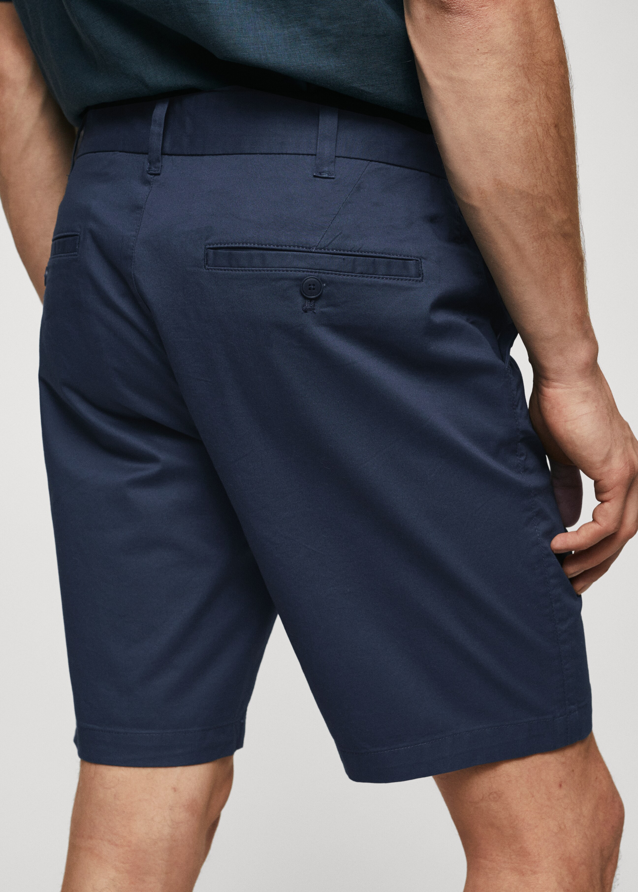 Slim-fit chino cotton bermuda shorts - Details of the article 2