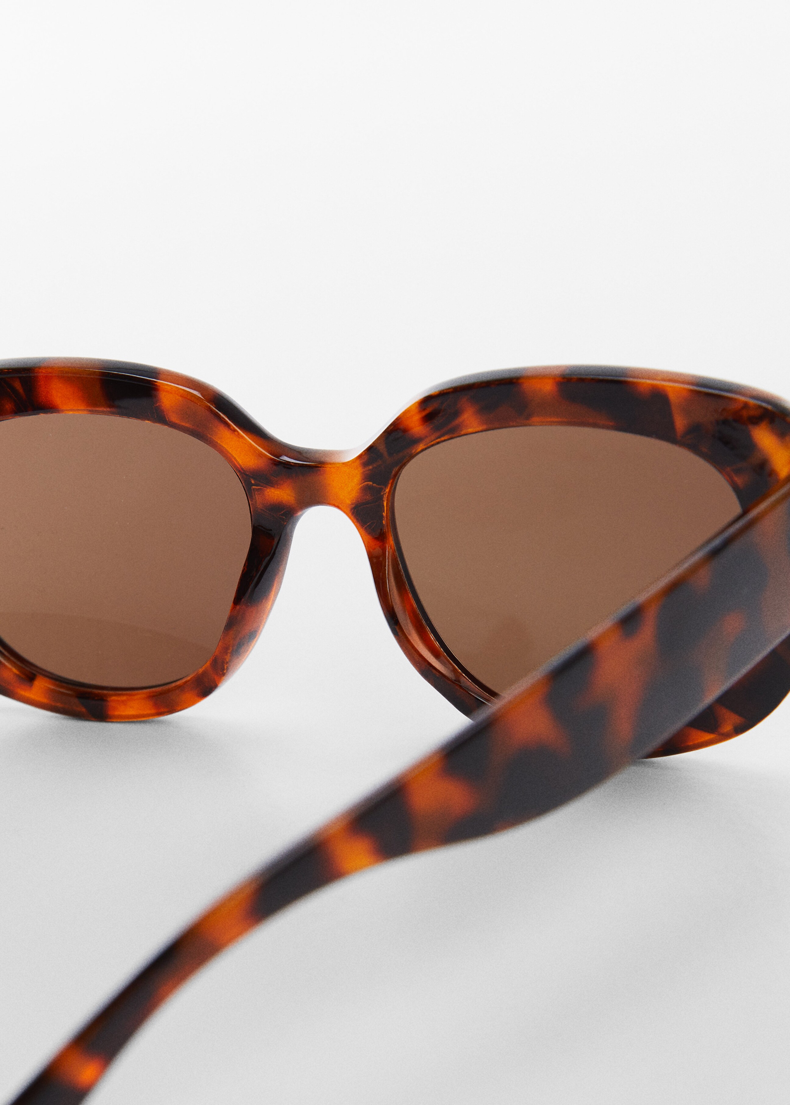 Tortoiseshell rounded sunglasses - Details of the article 1