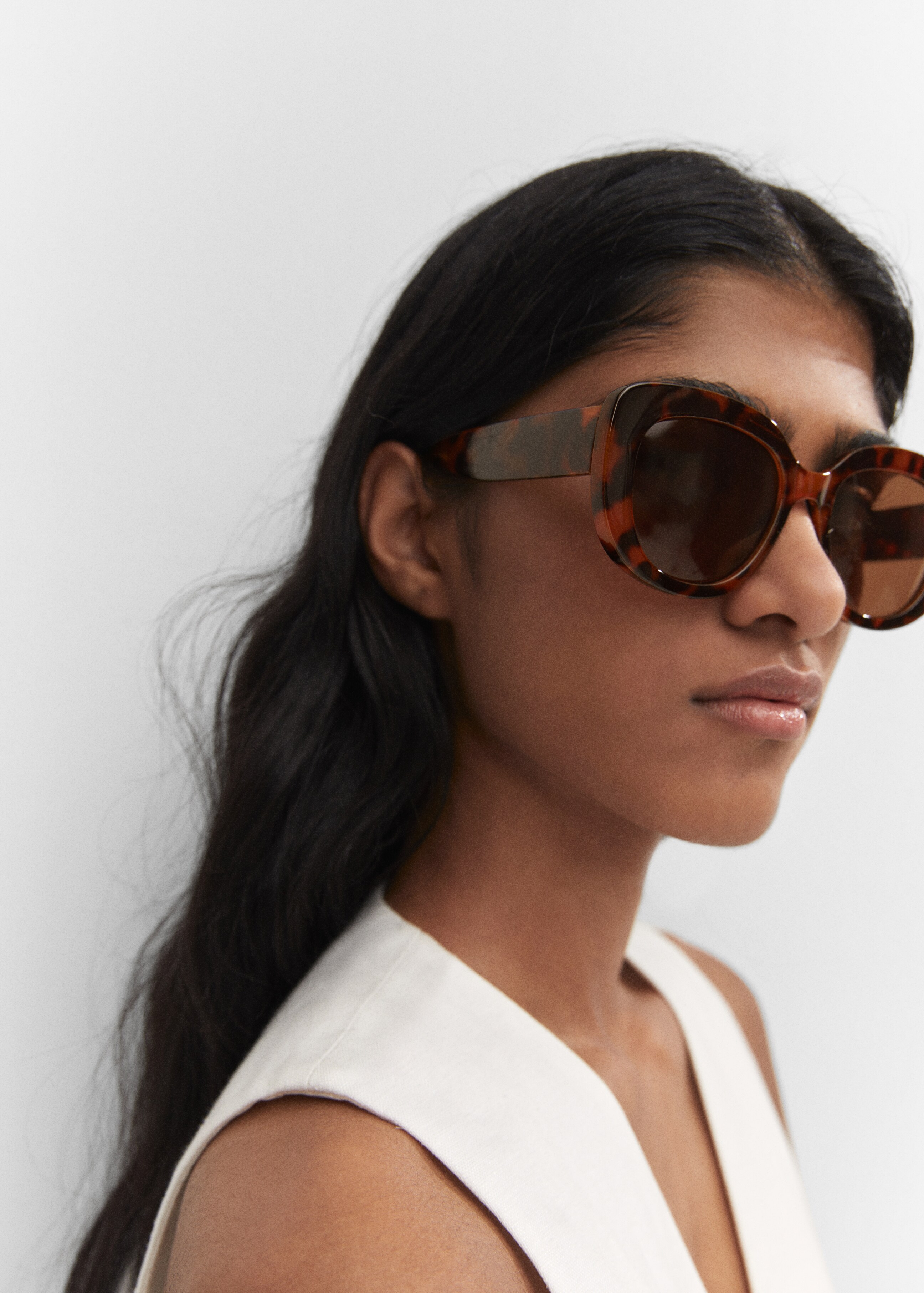 Tortoiseshell rounded sunglasses - Details of the article 9