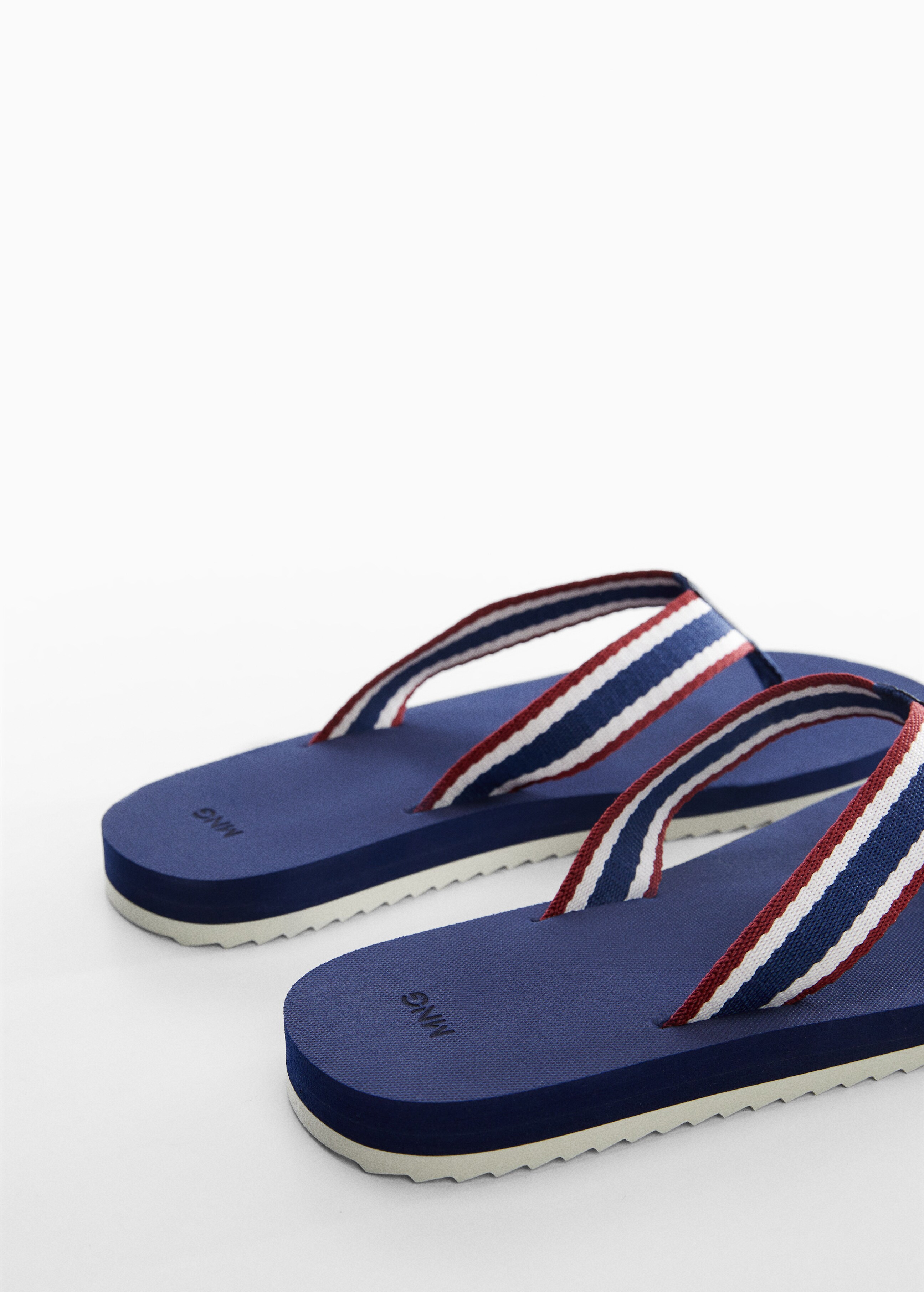 Flip-flops with contrasting colour straps - Details of the article 1