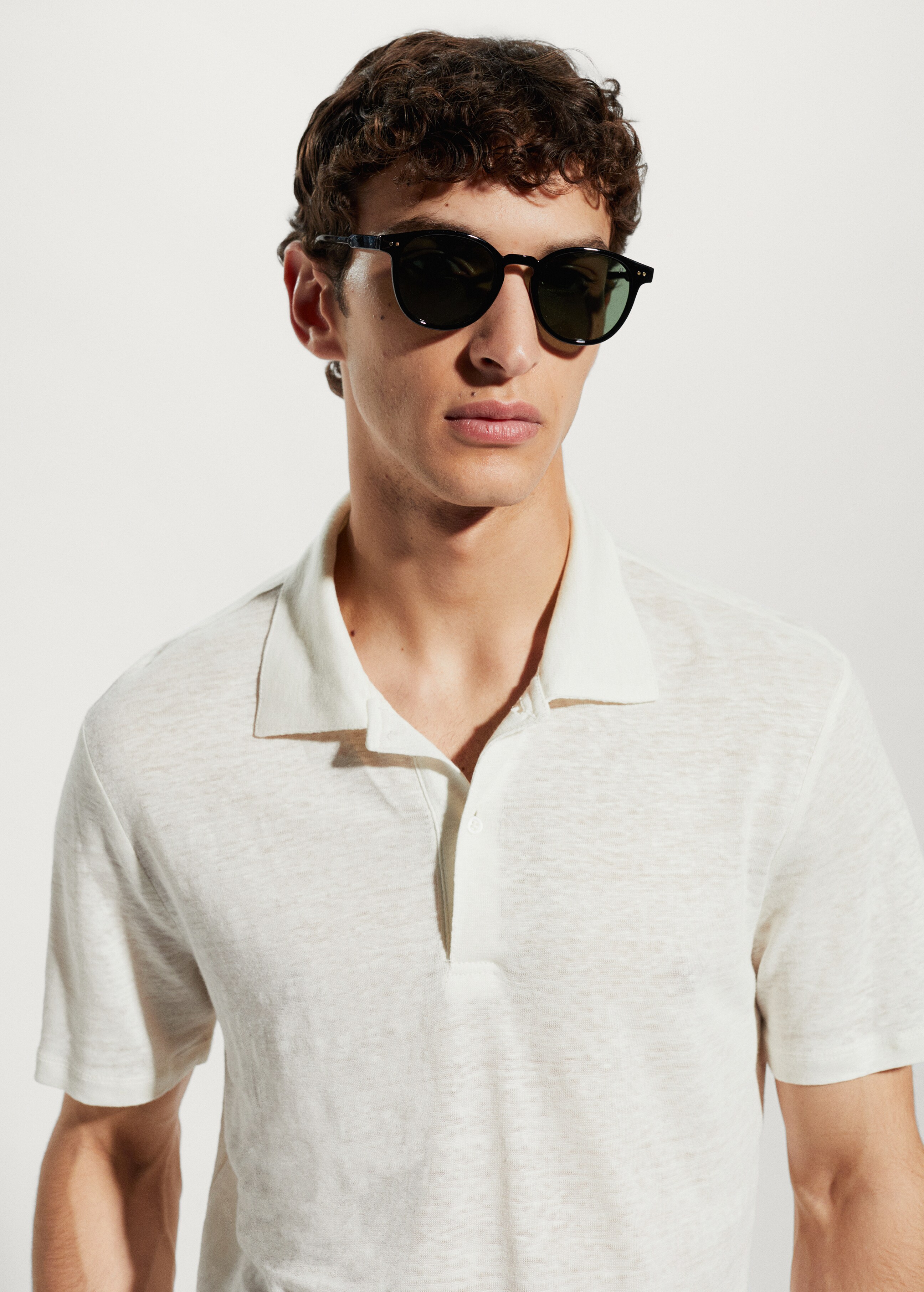 Slim fit 100% linen polo shirt - Details of the article 1