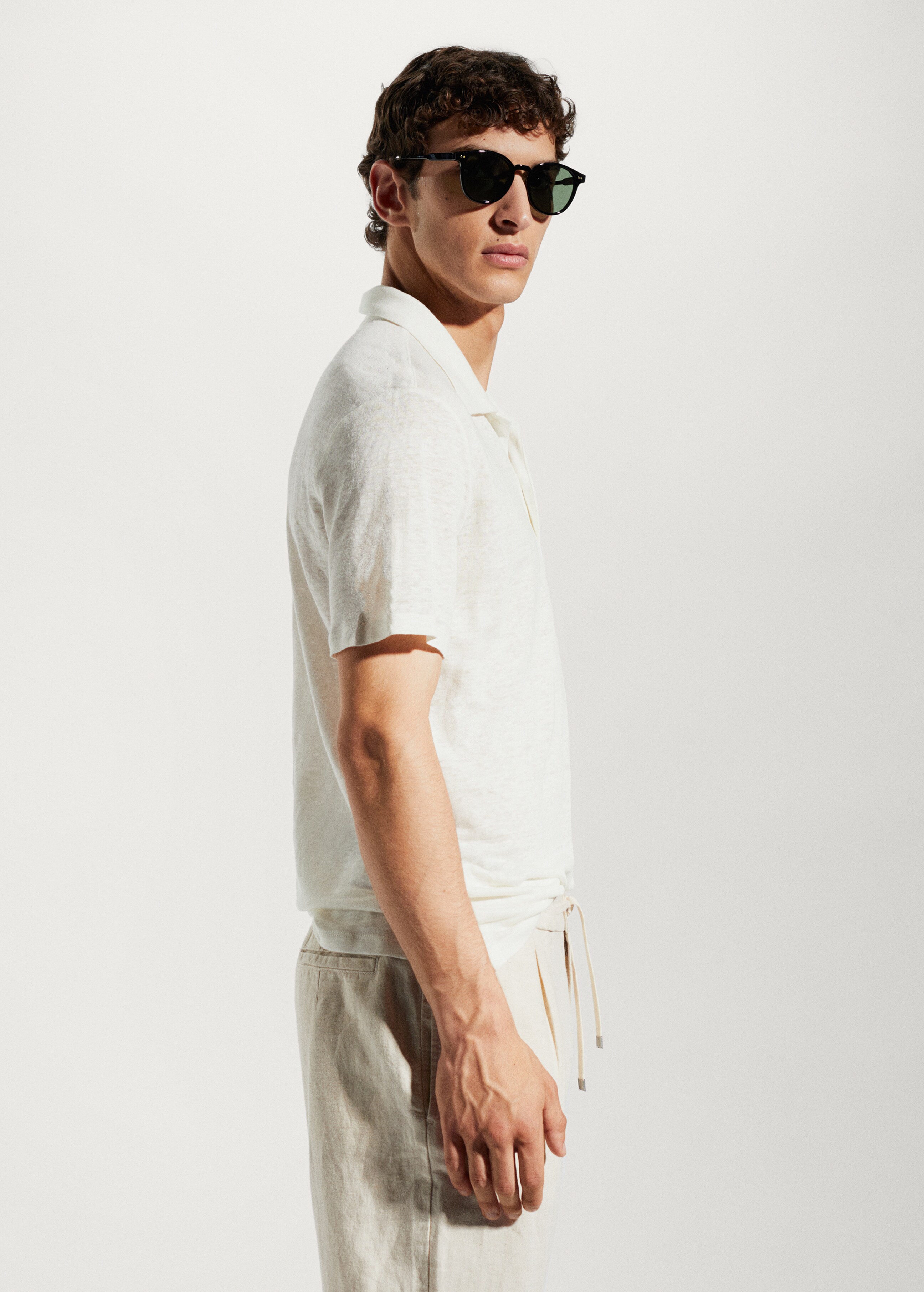 Slim fit 100% linen polo shirt - Details of the article 2