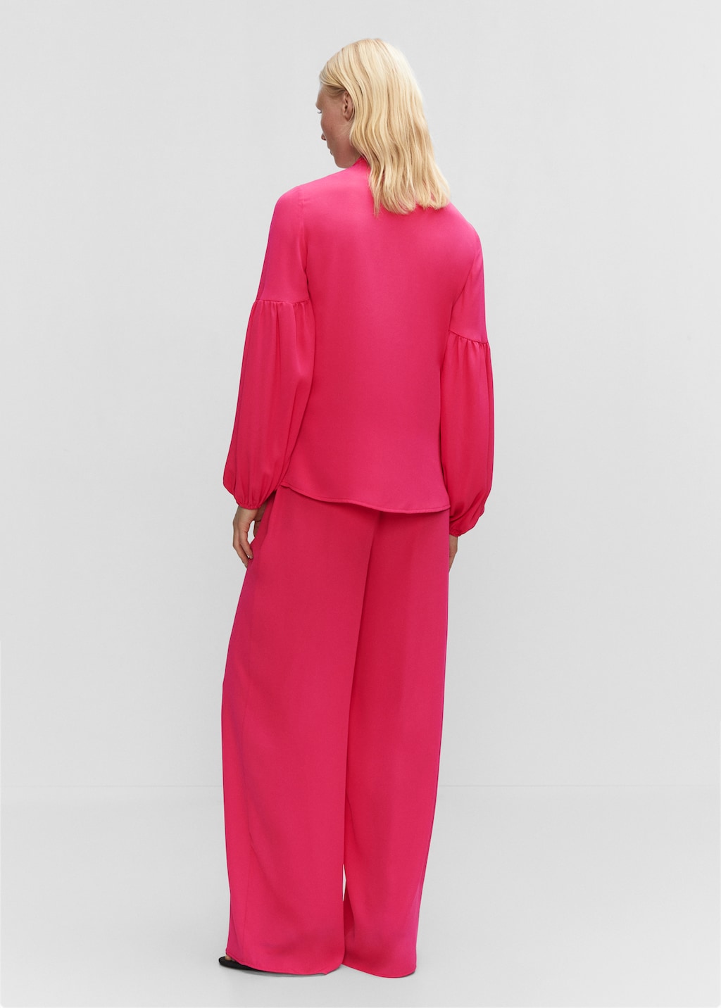 Wideleg trousers with elastic waist - Reverse of the article