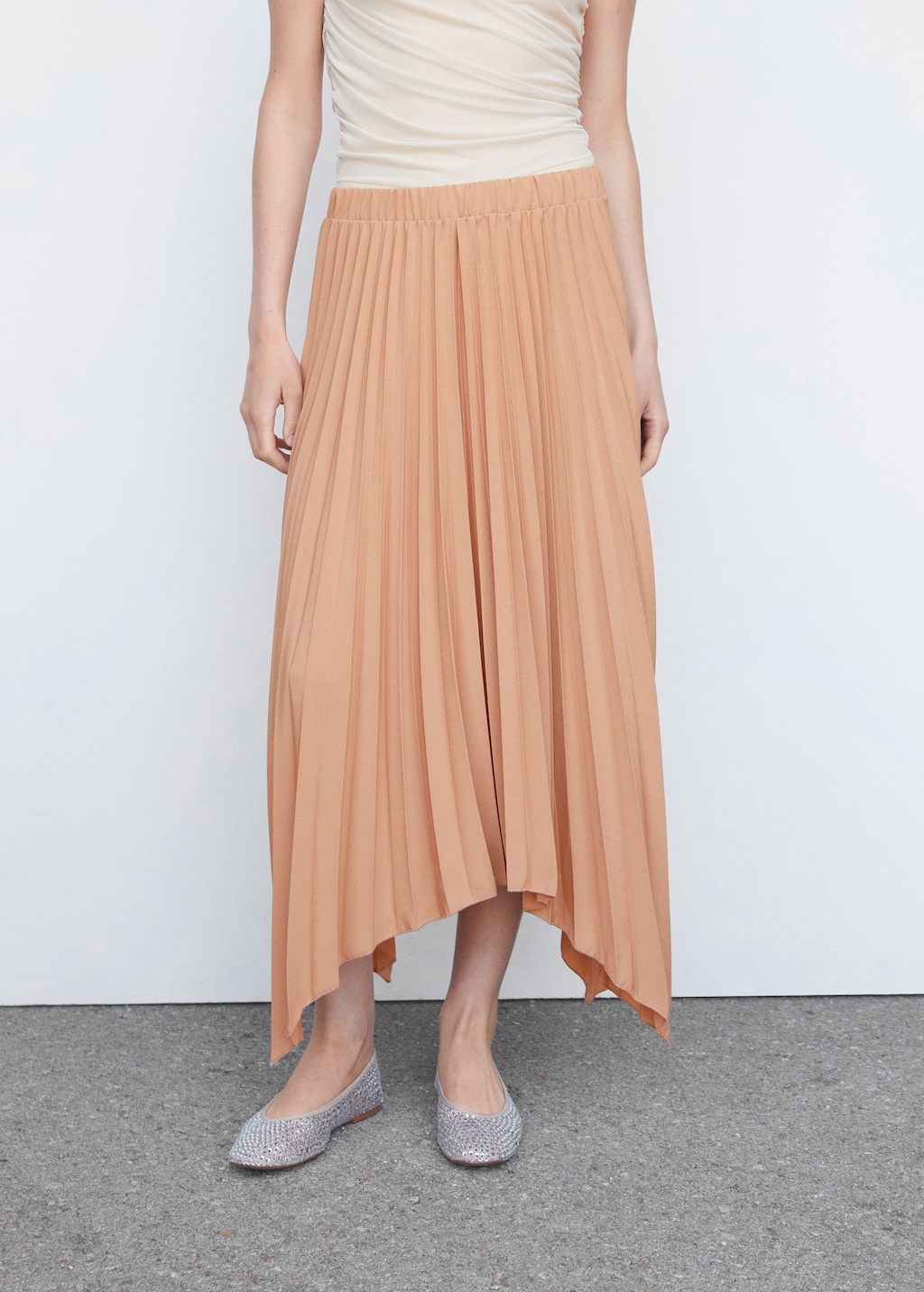 Pleated asymmetric skirt  - Medium plane