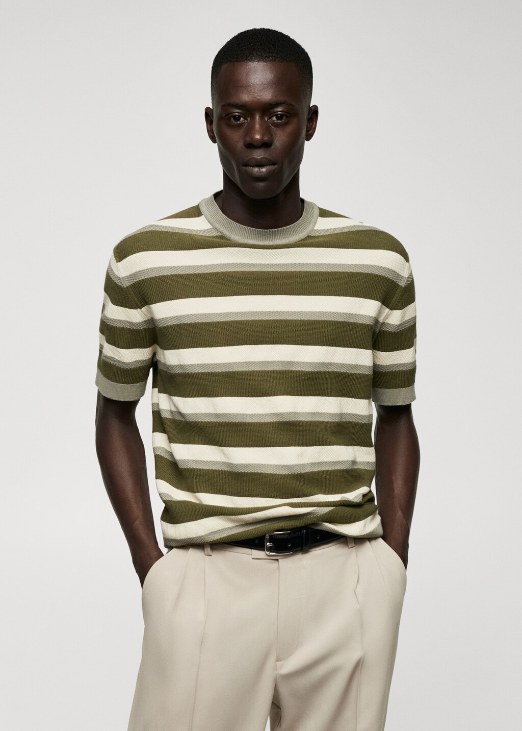 Cotton knitted t-shirt with striped structure - Medium plane