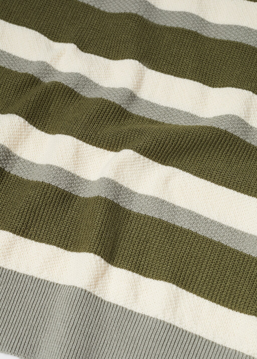 Cotton knitted t-shirt with striped structure - Details of the article 8