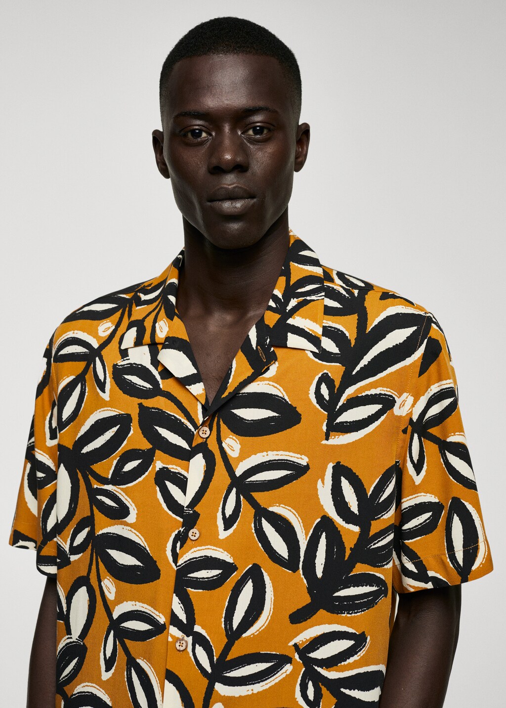 Flowing leaf-print shirt - Details of the article 1