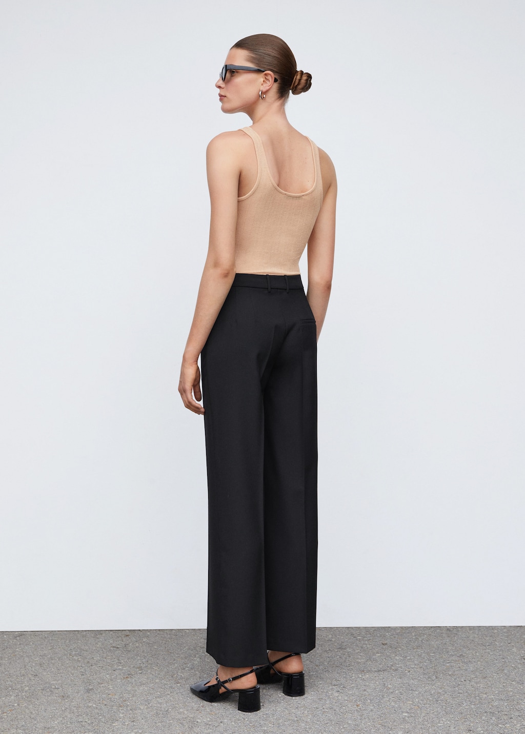 Straight-fit pleated trousers - Reverse of the article