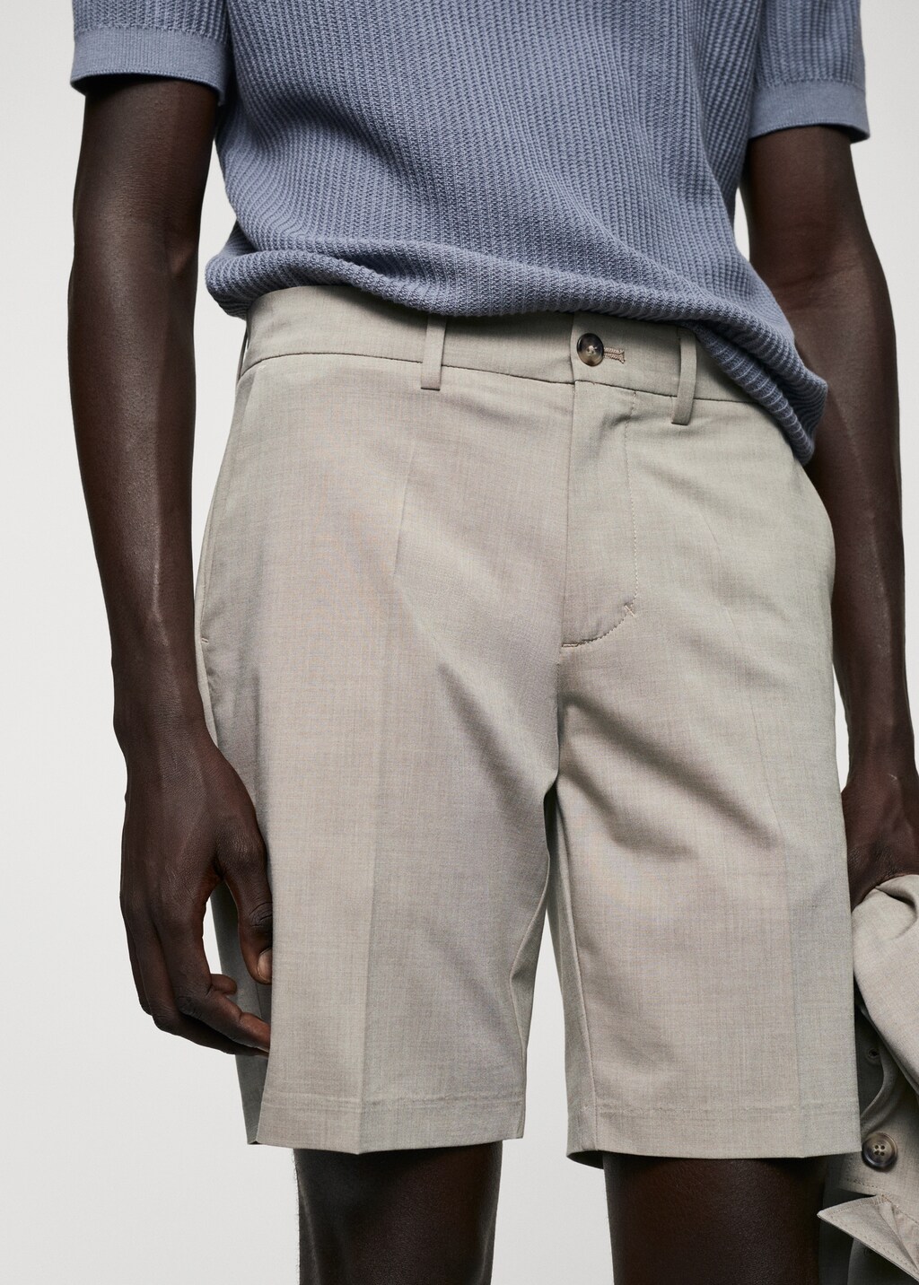 Slim-fit bermuda shorts with adjustable waist - Details of the article 1