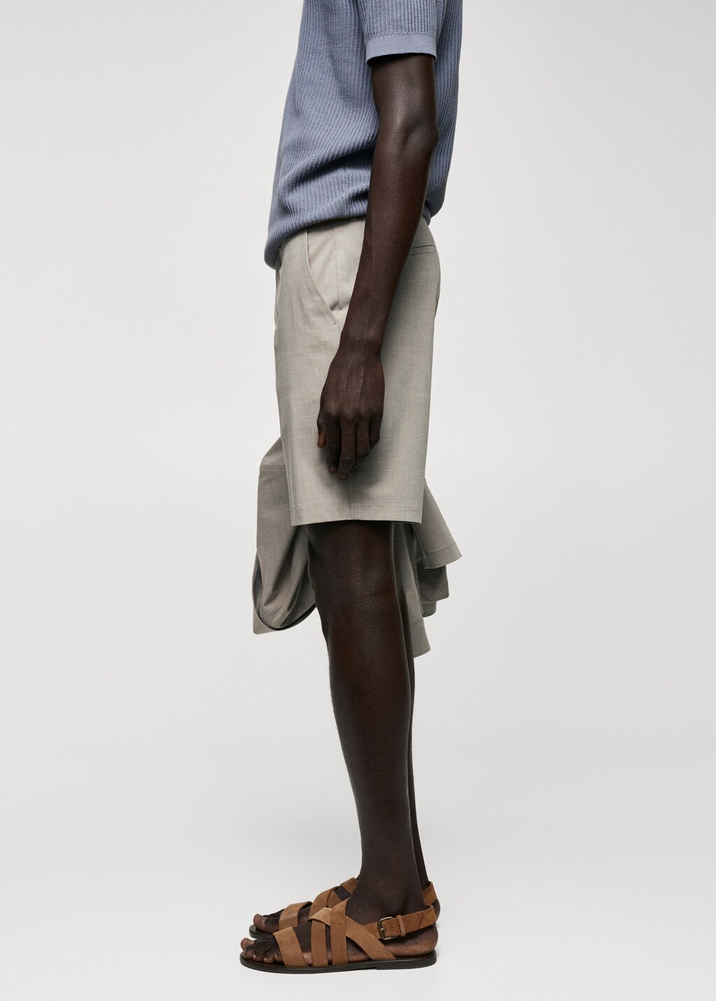 Slim-fit bermuda shorts with adjustable waist - Details of the article 2