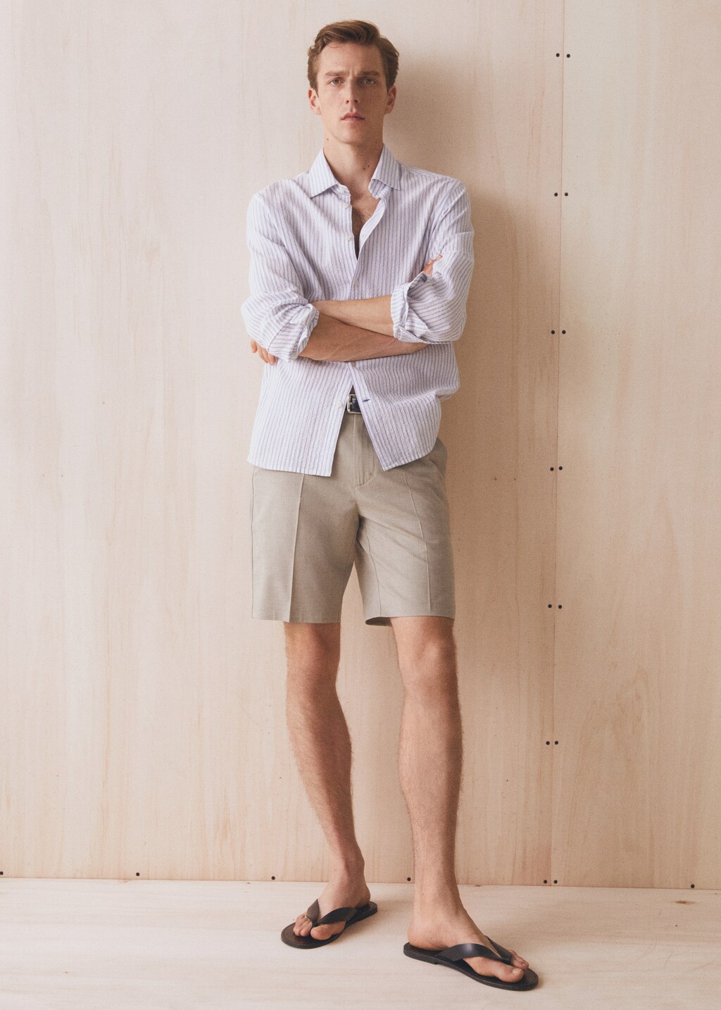 Slim-fit bermuda shorts with adjustable waist - Details of the article 5