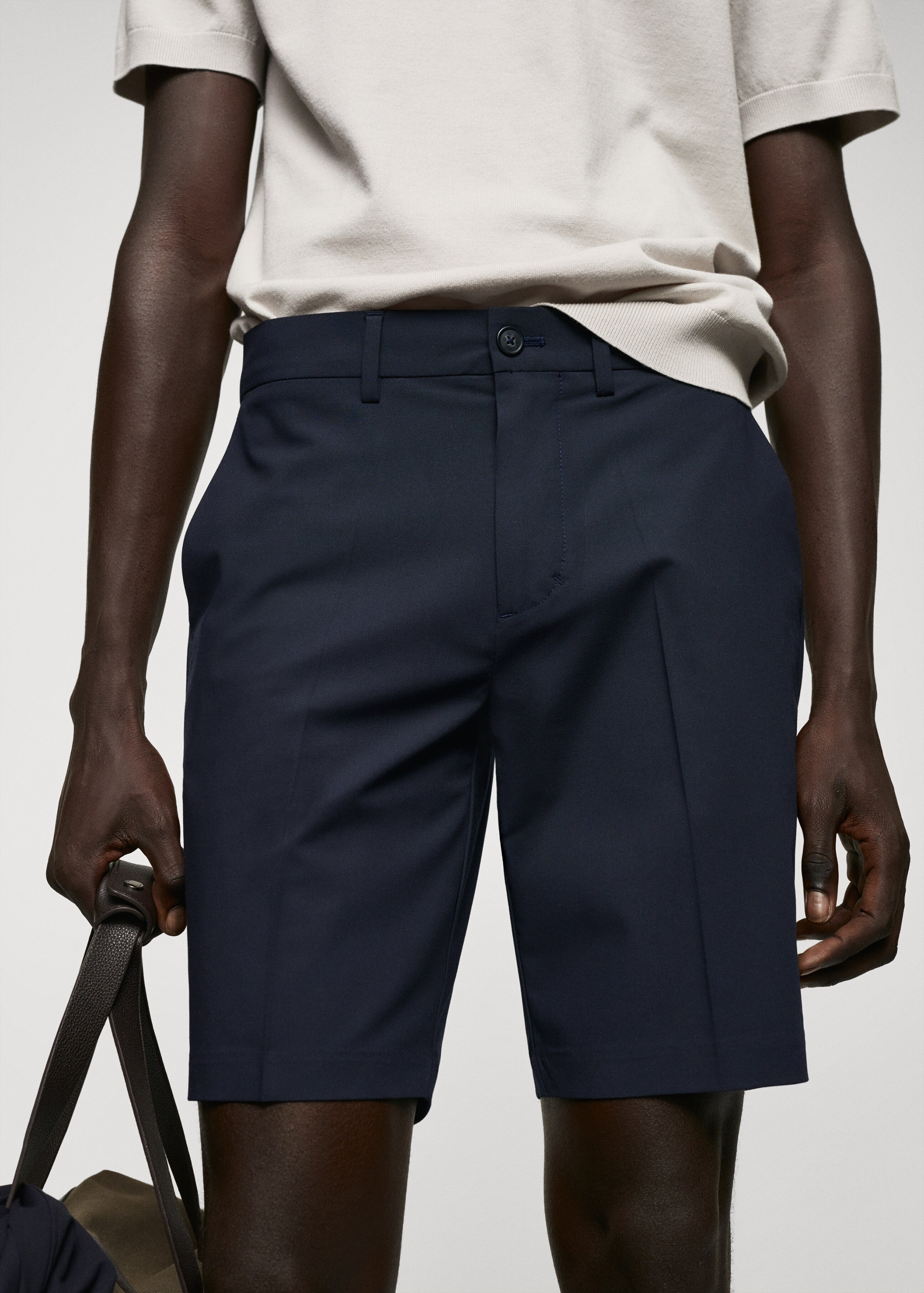 Slim-fit bermuda shorts with adjustable waist - Details of the article 1