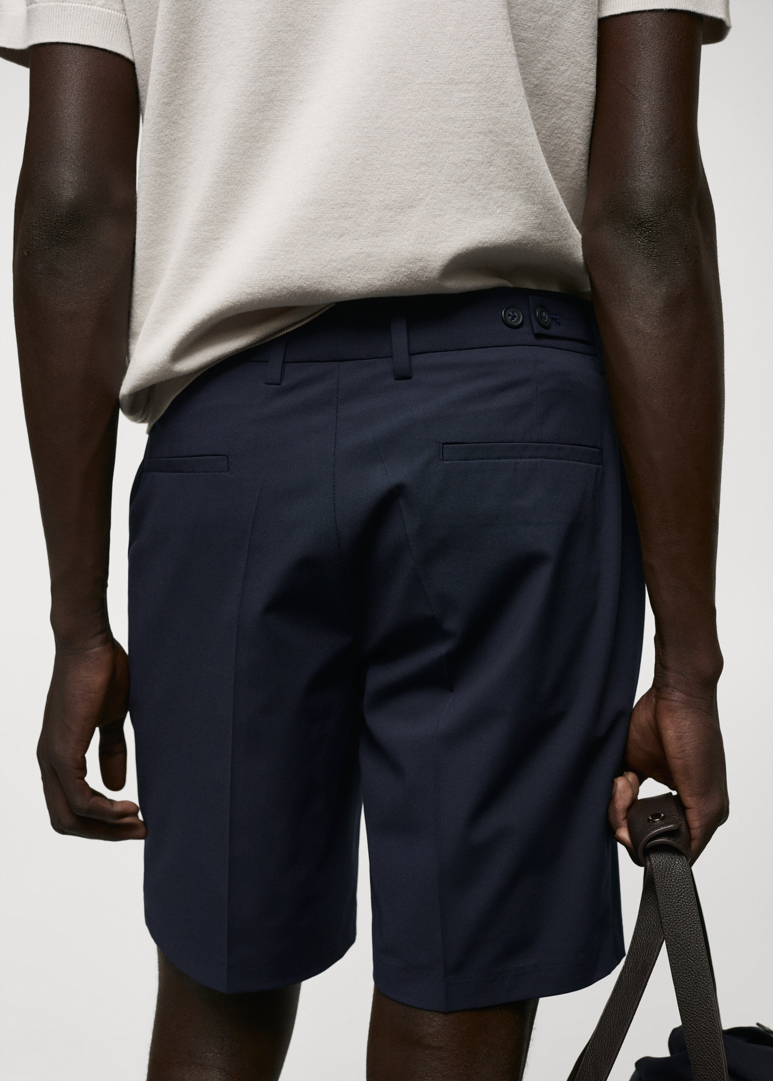 Slim-fit bermuda shorts with adjustable waist - Details of the article 6