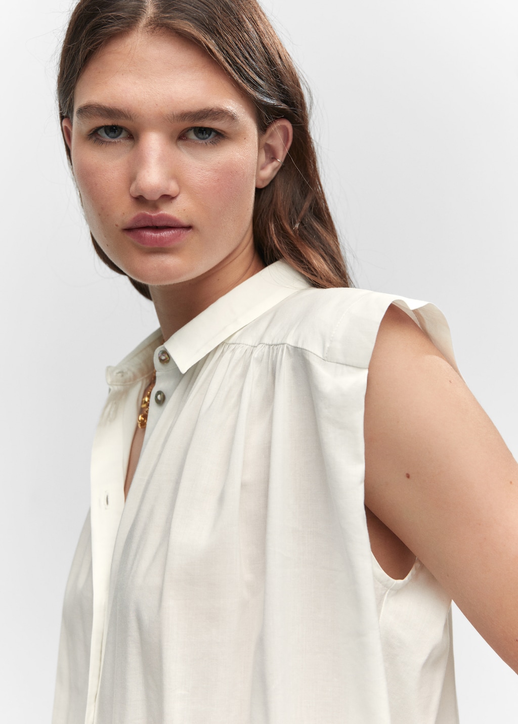 Sleeveless button-down shirt - Details of the article 1