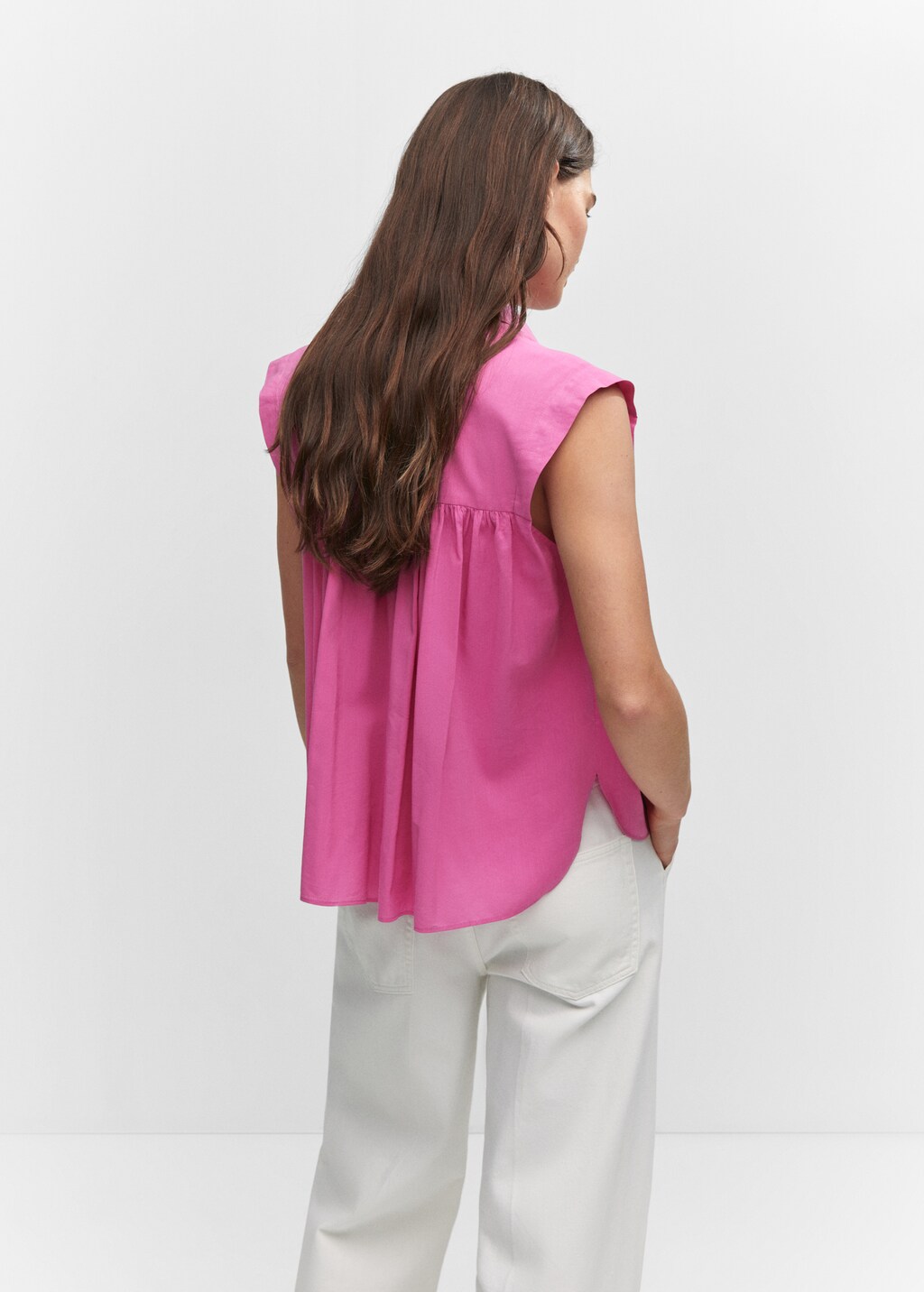 Sleeveless button-down shirt - Reverse of the article