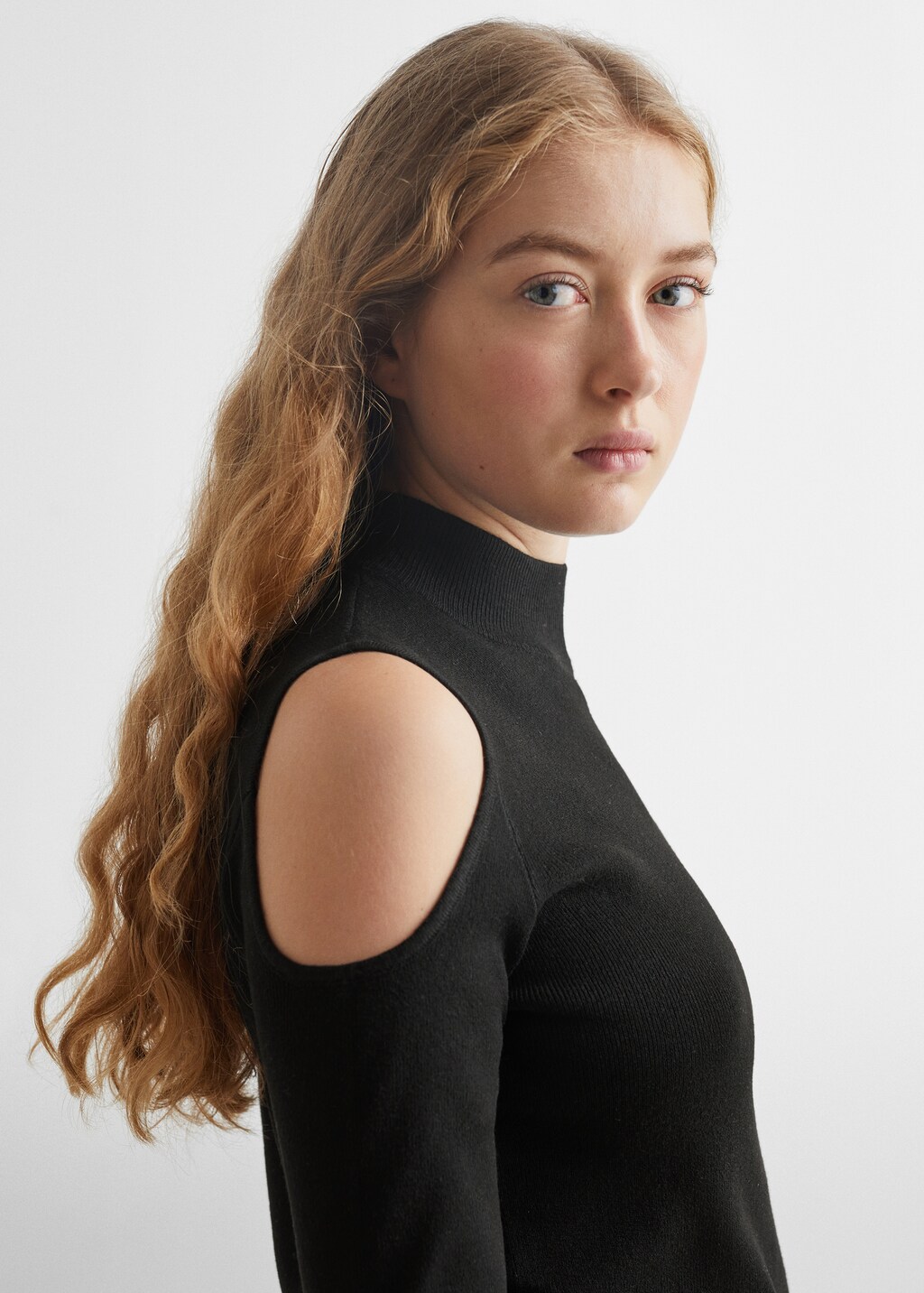 Off shoulders sweater - Details of the article 1