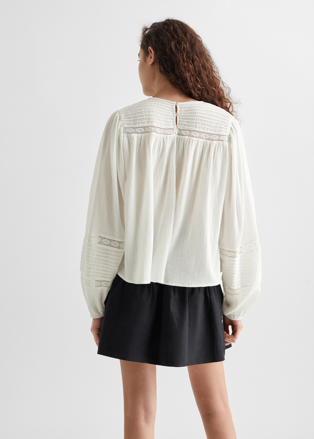 Cotton embroidered blouse - Reverse of the article