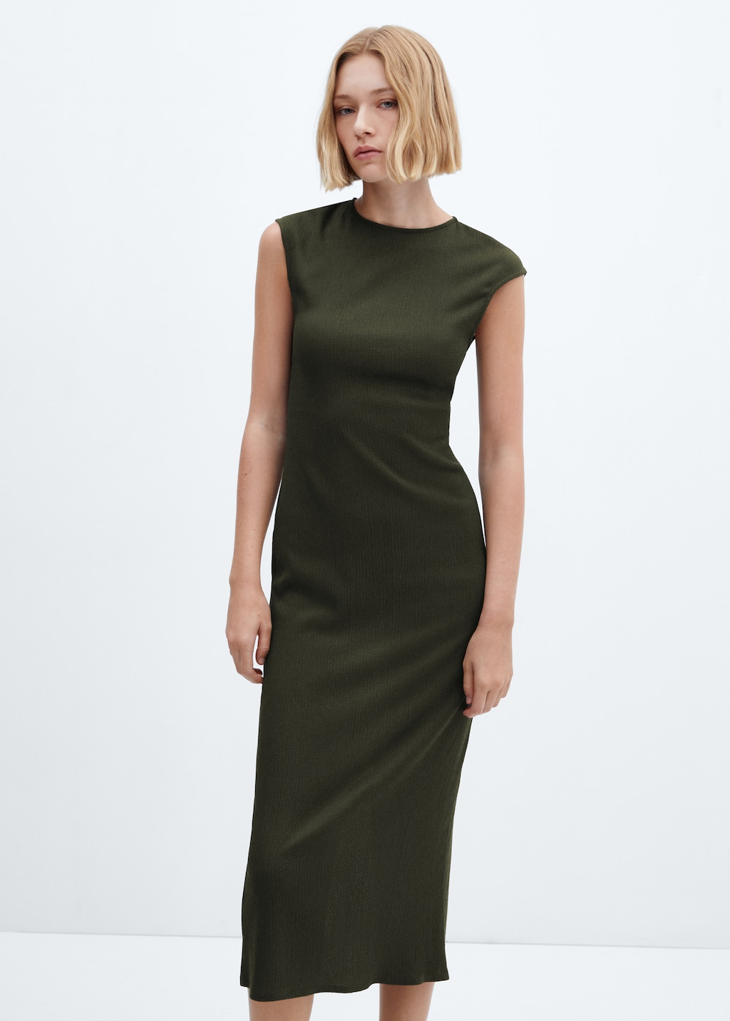 Textured dress with opening - Medium plane