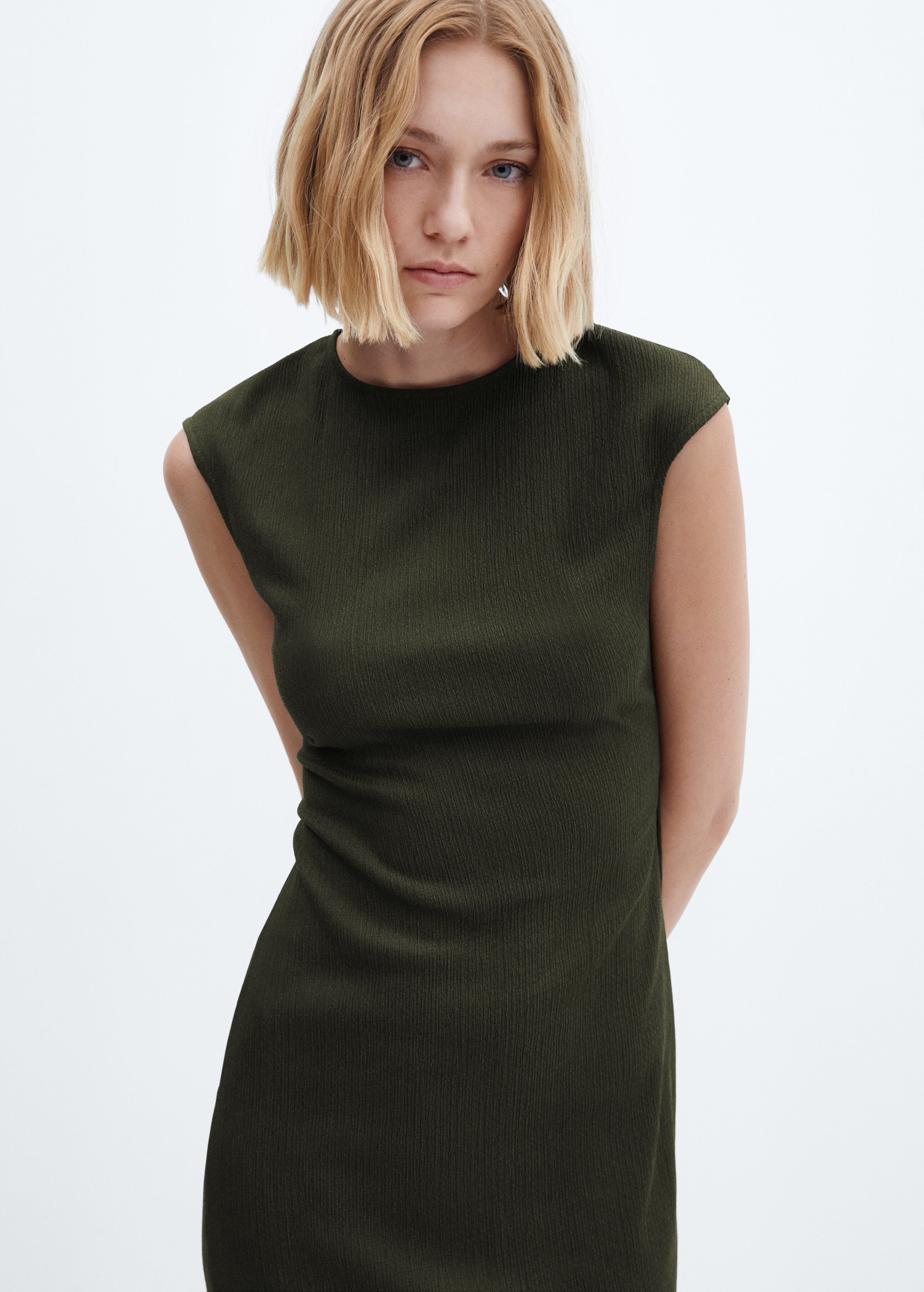 Textured dress with opening - Details of the article 1