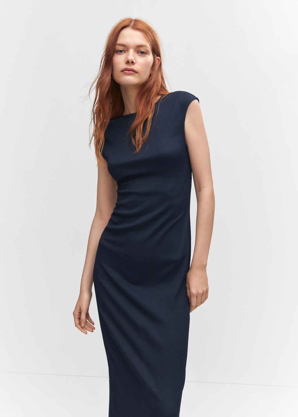 Textured dress with opening - Medium plane