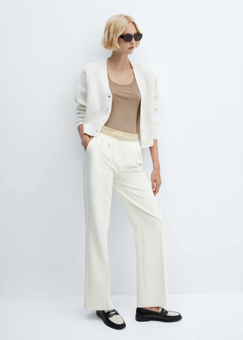 Pleated trousers with turn-up waist - Details of the article 2