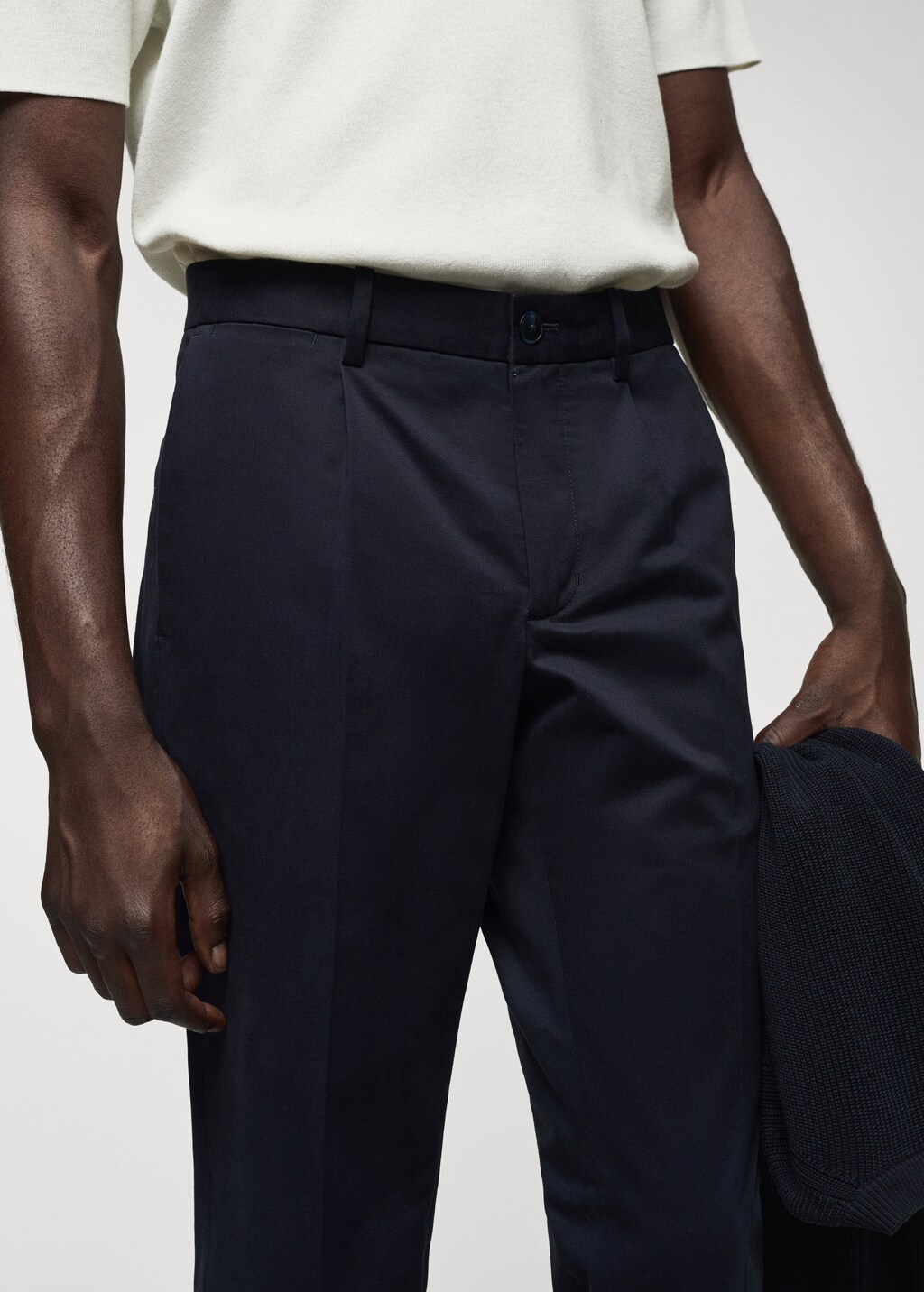 Slim-fit pleated cotton chinos - Details of the article 1