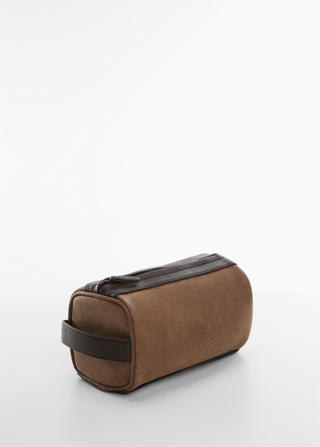 Pebbled leather-effect toiletry bag - Medium plane