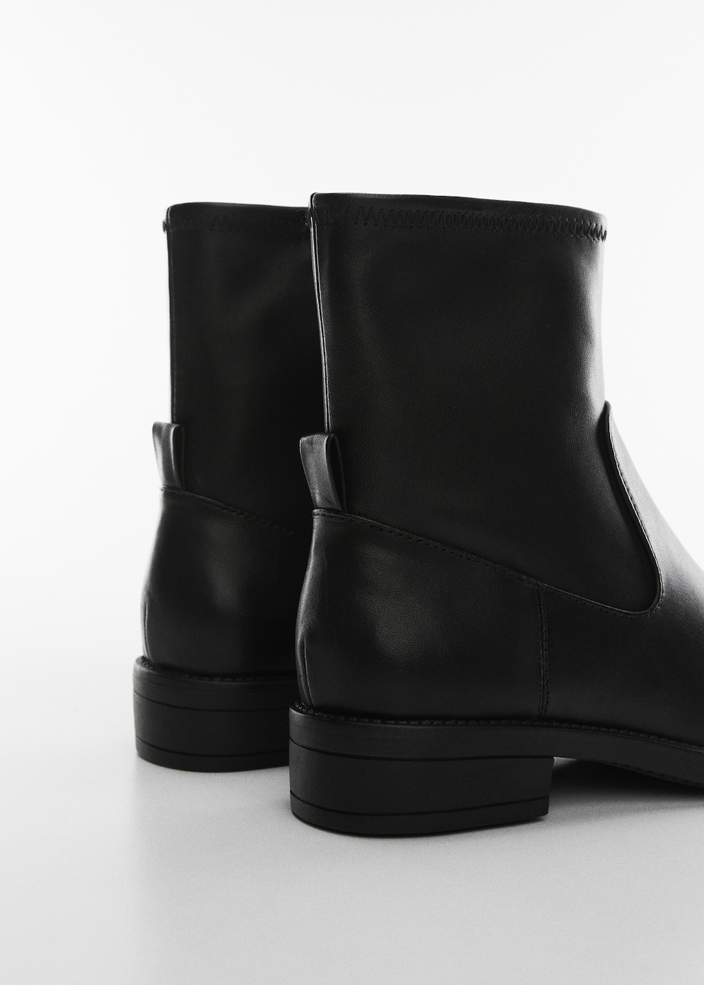 Flat leather ankle boots - Details of the article 1