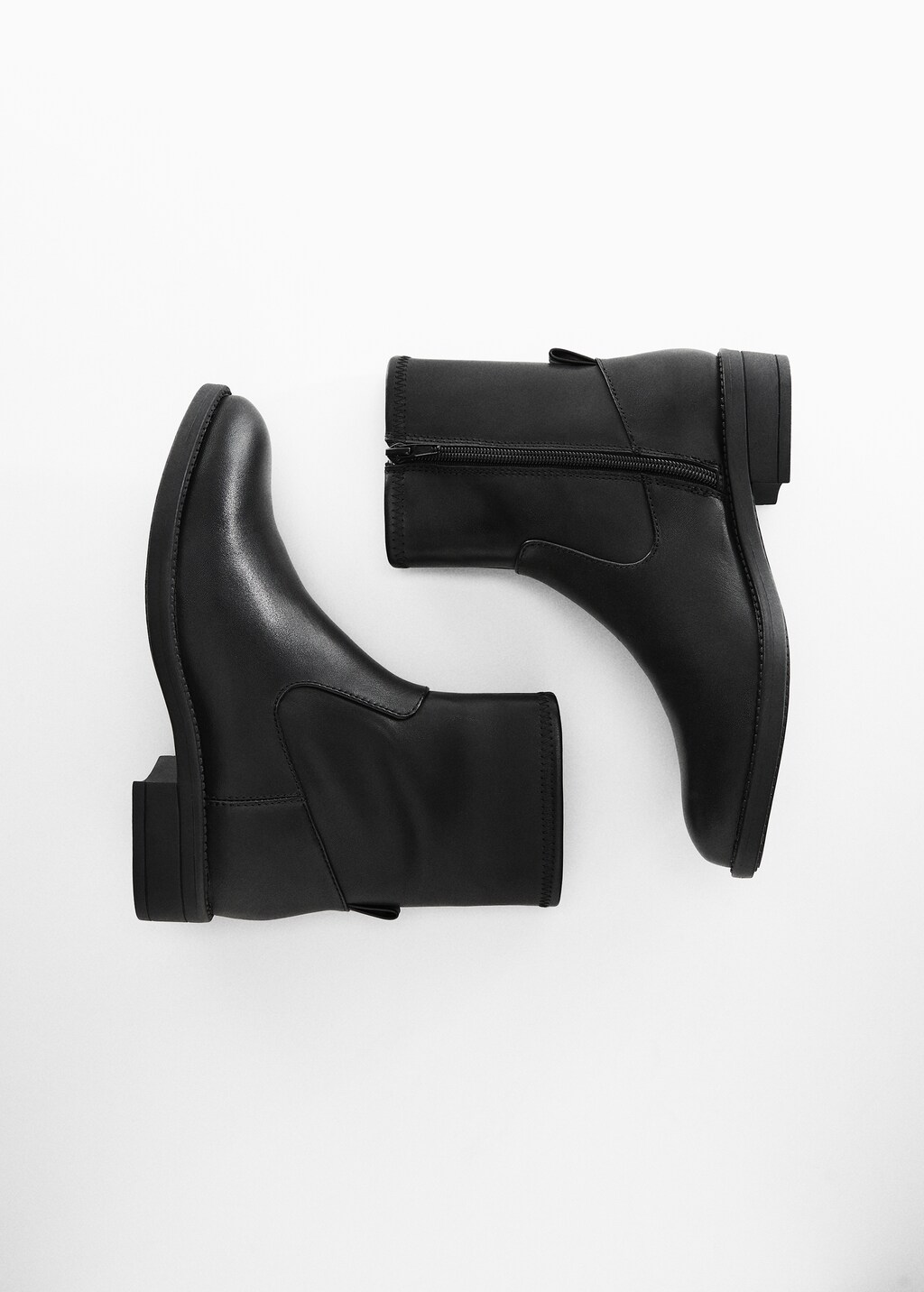 Flat leather ankle boots - Details of the article 5