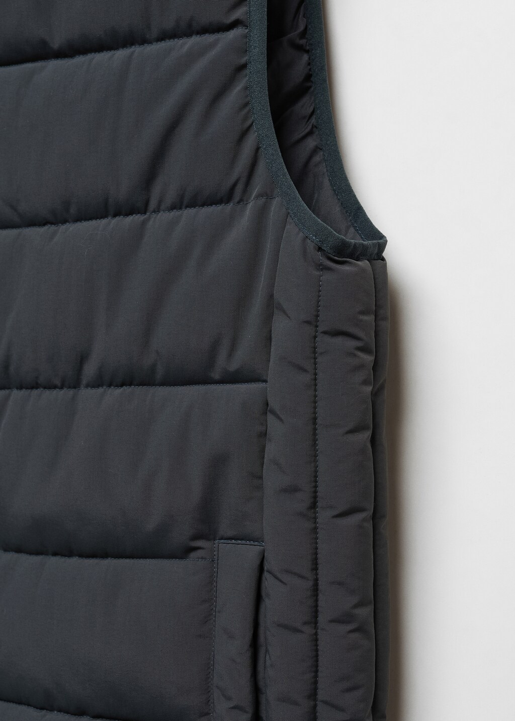 Quilted gilet - Details of the article 8