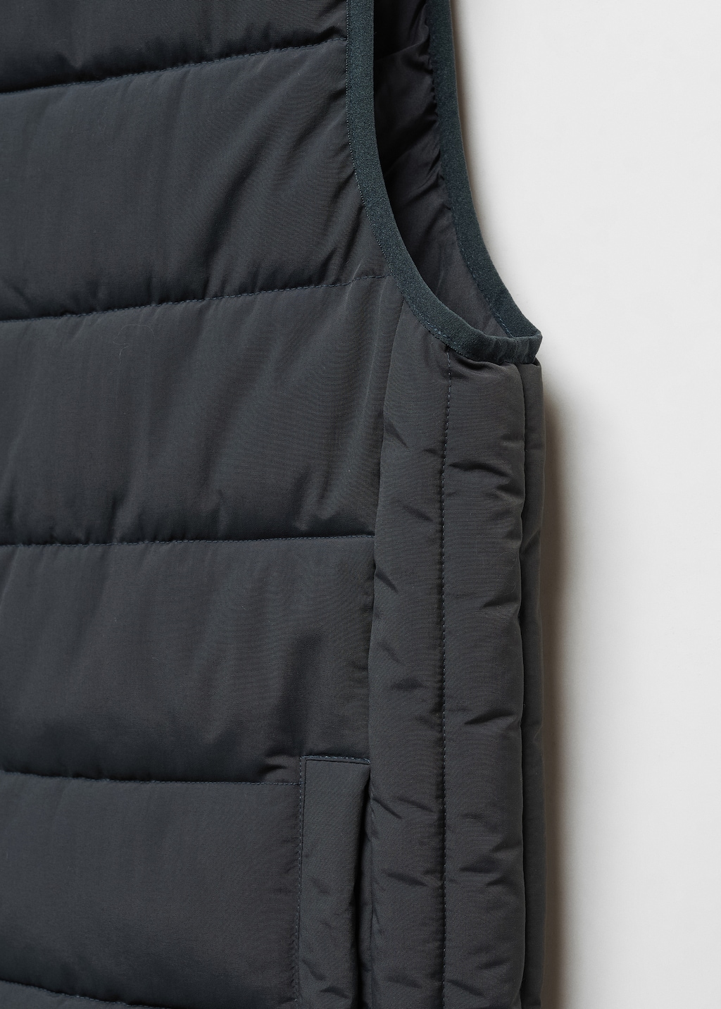 Quilted gilet - Details of the article 8