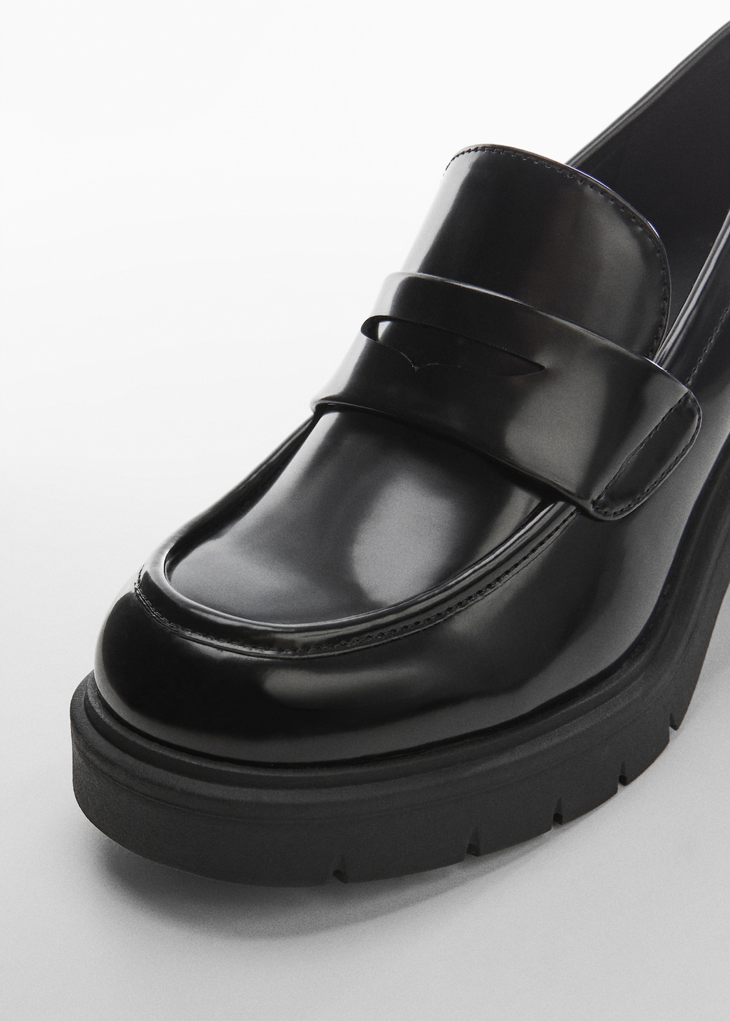 Heeled loafers with track soles - Details of the article 1