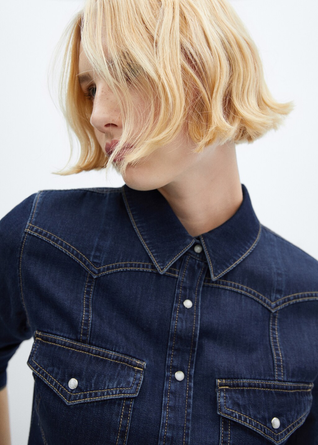 Chest-pocket denim shirt - Details of the article 1