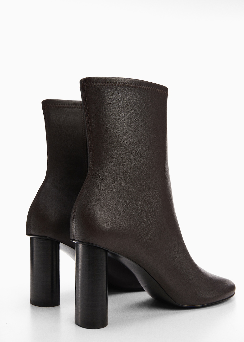 Rounded toe leather ankle boots - Details of the article 1