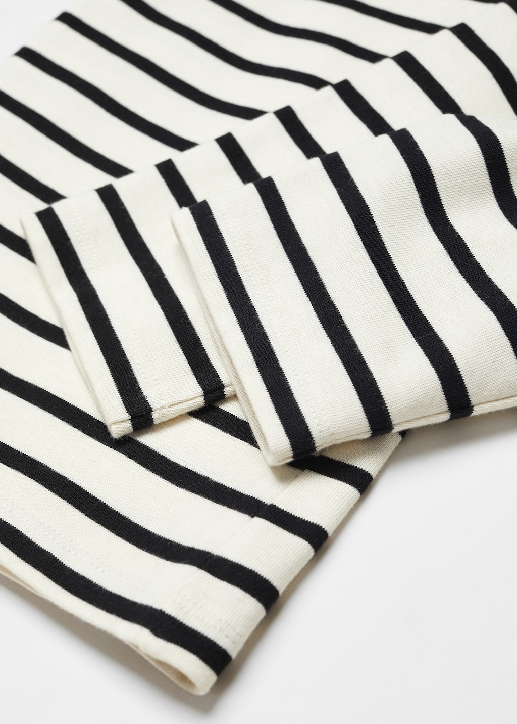 Striped round-neck sweatshirt - Details of the article 8