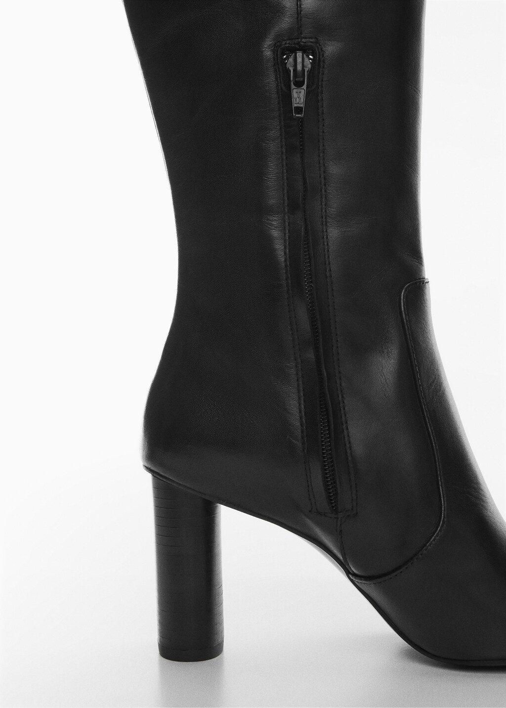 Round-toe leather boots - Details of the article 2