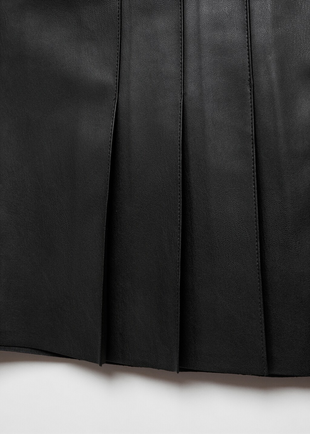 Leather-effect pleated mini-skirt - Details of the article 8