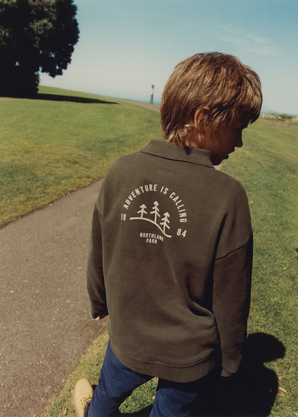 Polo sweatshirt with message - Details of the article 6