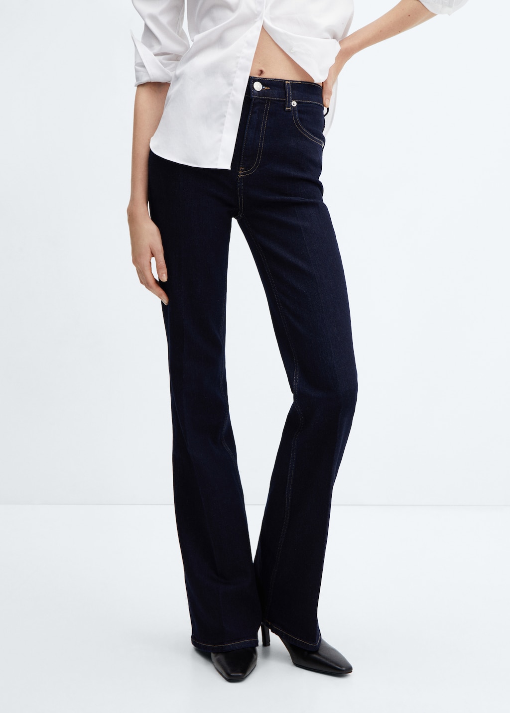 Medium-rise flared jeans  - Medium plane