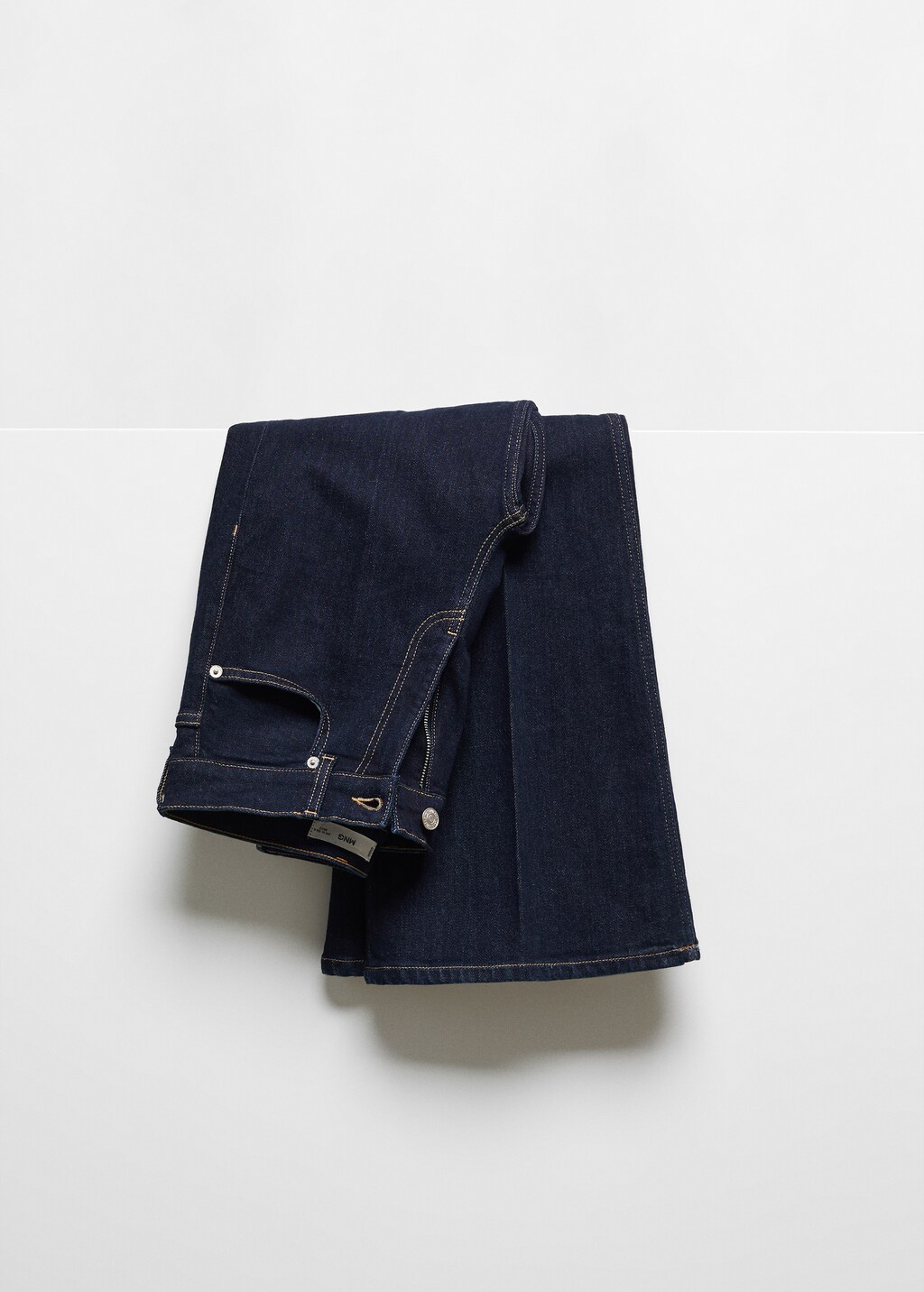 Medium-rise flared jeans  - Details of the article 8