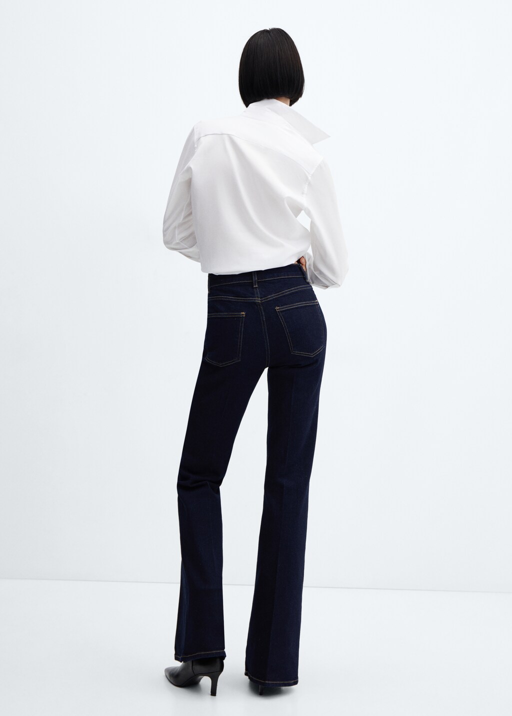 Medium-rise flared jeans  - Reverse of the article