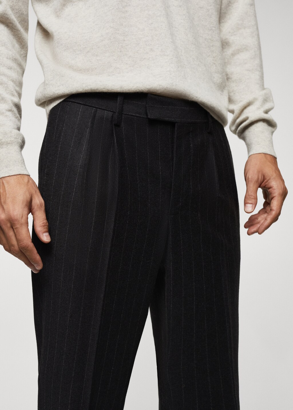 100% virgin wool pleated trousers - Details of the article 1