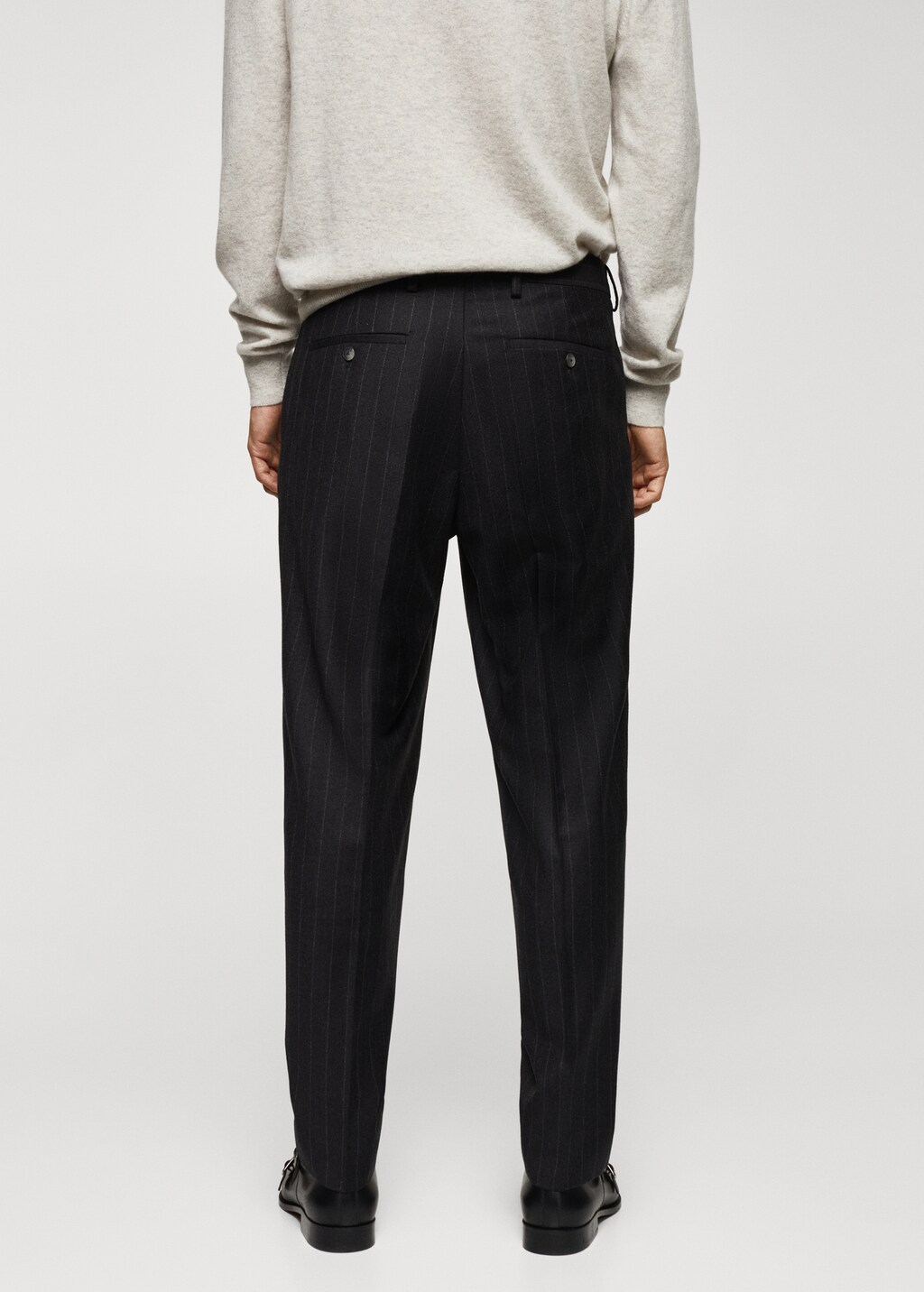 100% virgin wool pleated trousers - Reverse of the article