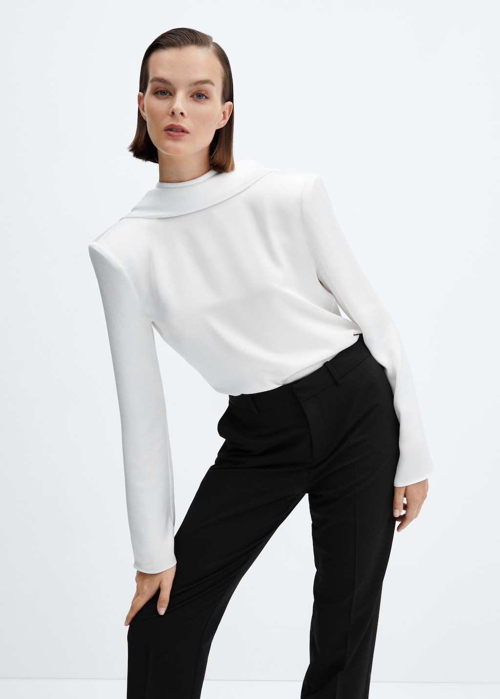 Open-back blouse with shoulder pads  - Medium plane